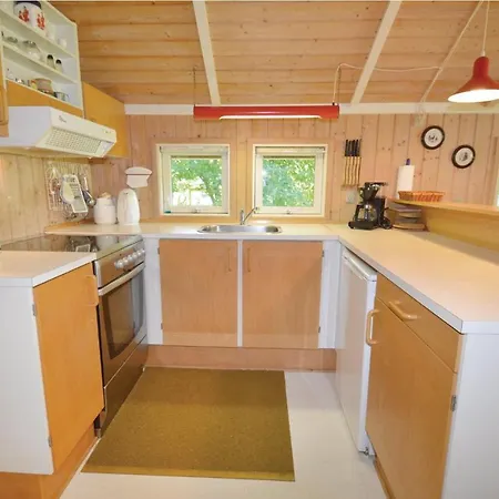 2 Bedroom Amazing In Nakskov Feriehus