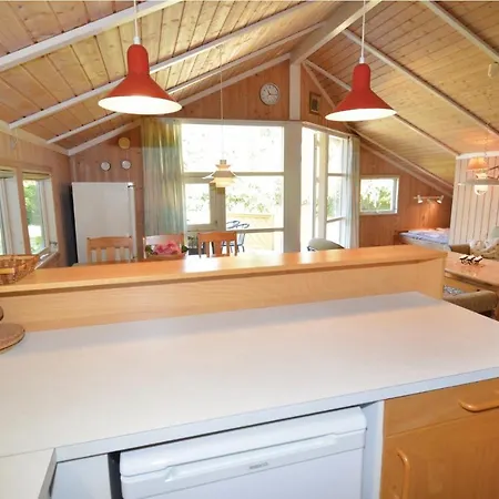 2 Bedroom Amazing In Nakskov Feriehus *